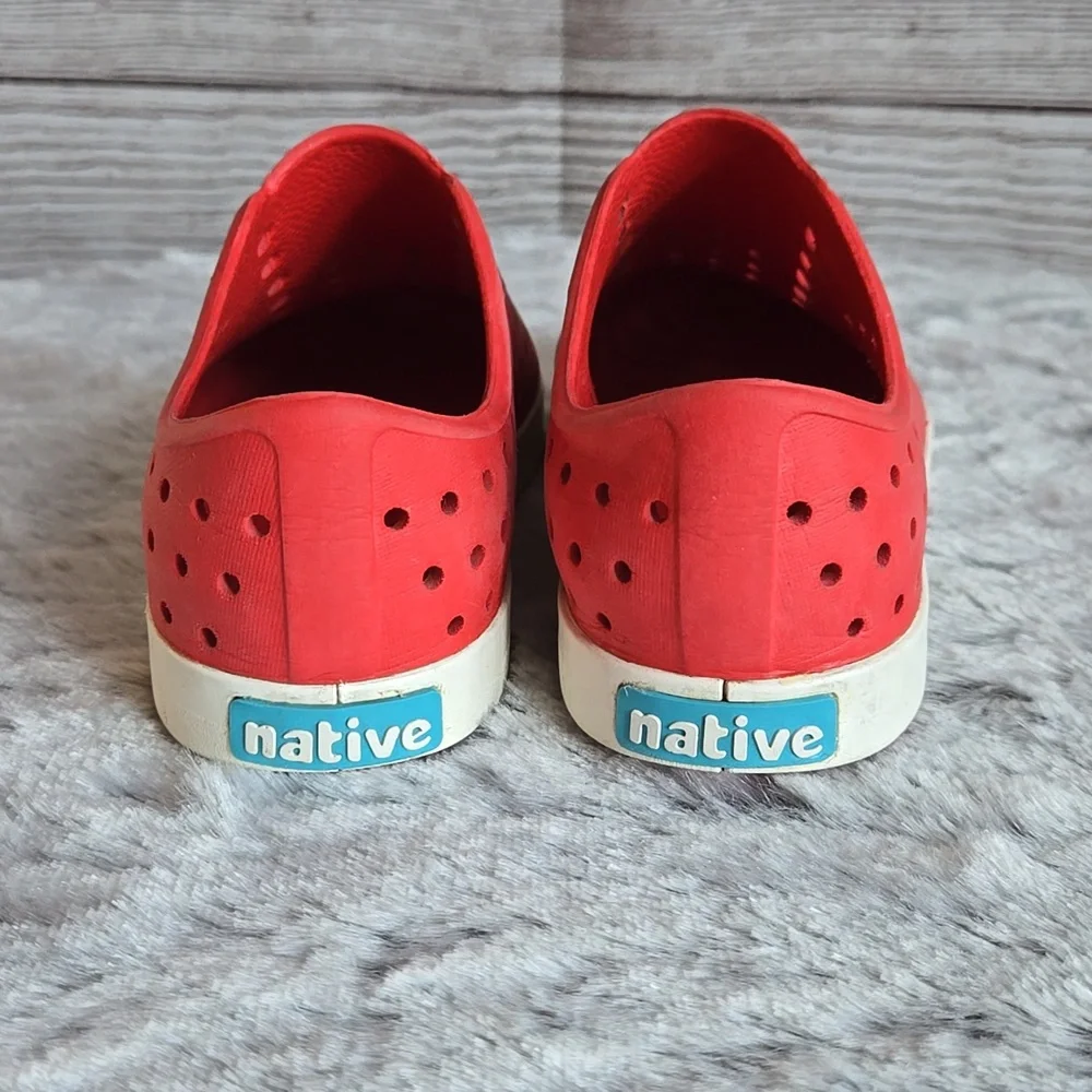Native Minnie Mouse Shoes, Kids Size 13